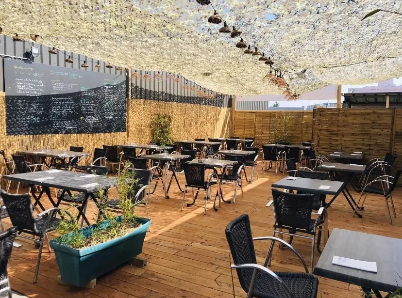 Salle du restaurant "Le plaisir en équilibre"